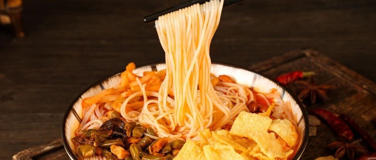 【方便食品】粉類小吃奔赴千億市場！食族人、滿小飽、好歡螺等“嗦”出地域新潮味！